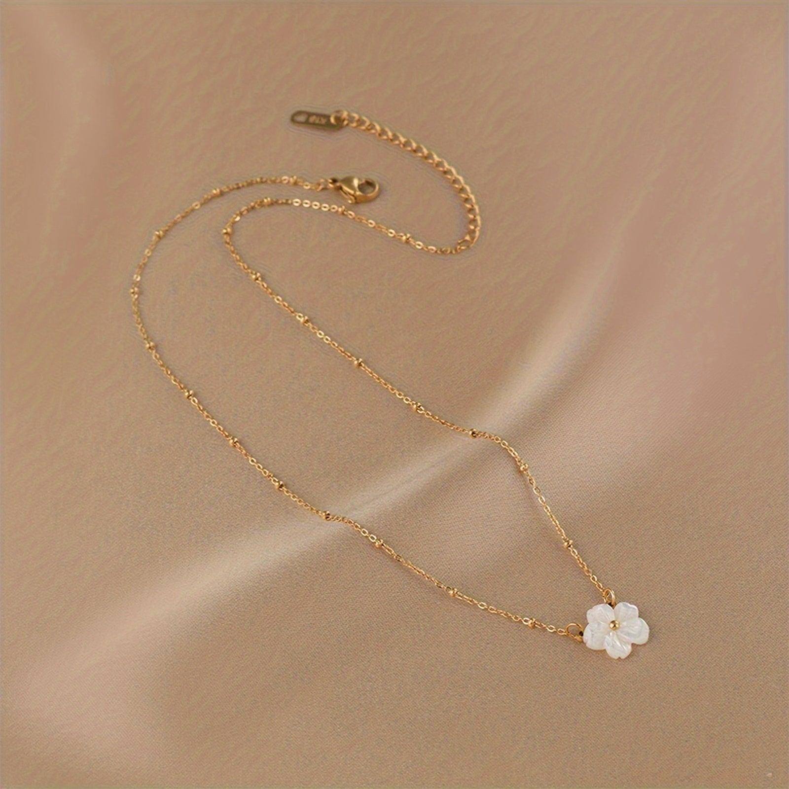 Colar Flor Branca Edris