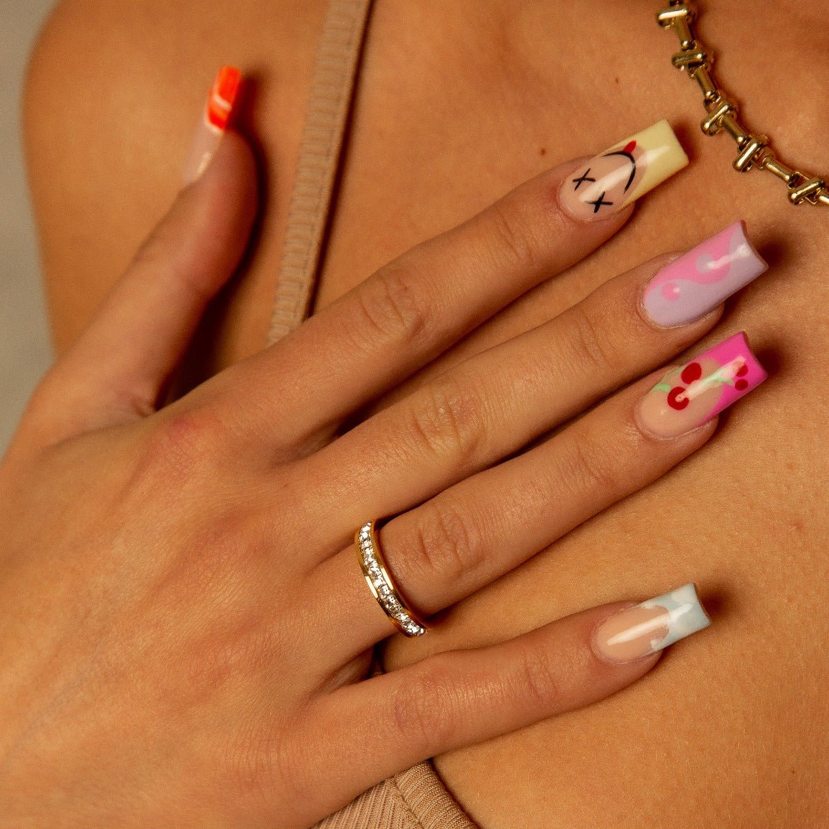 Anel Cravejado com Pedras Zircônia Elora - Auriella Joias