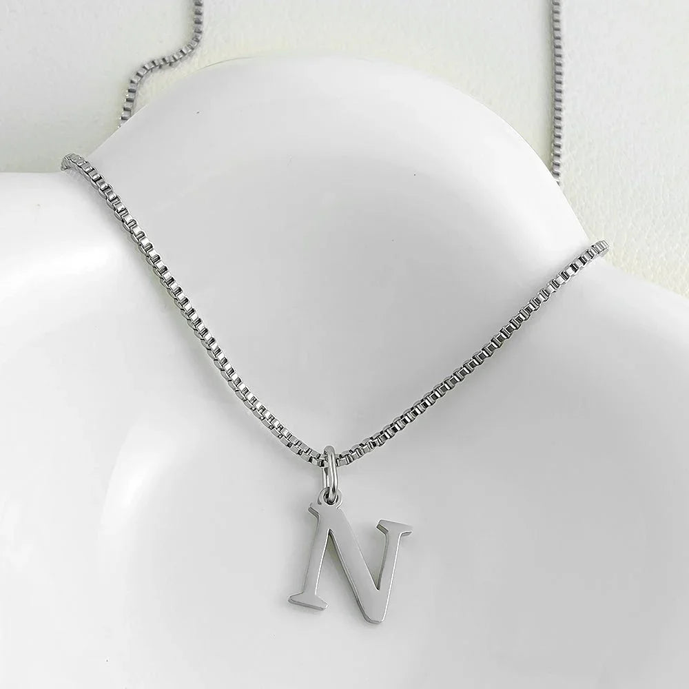 Colar Inicial Minimalista Ivonea - yqi9yt-qe.myshopify.com - yqi9yt-qe.myshopify.com