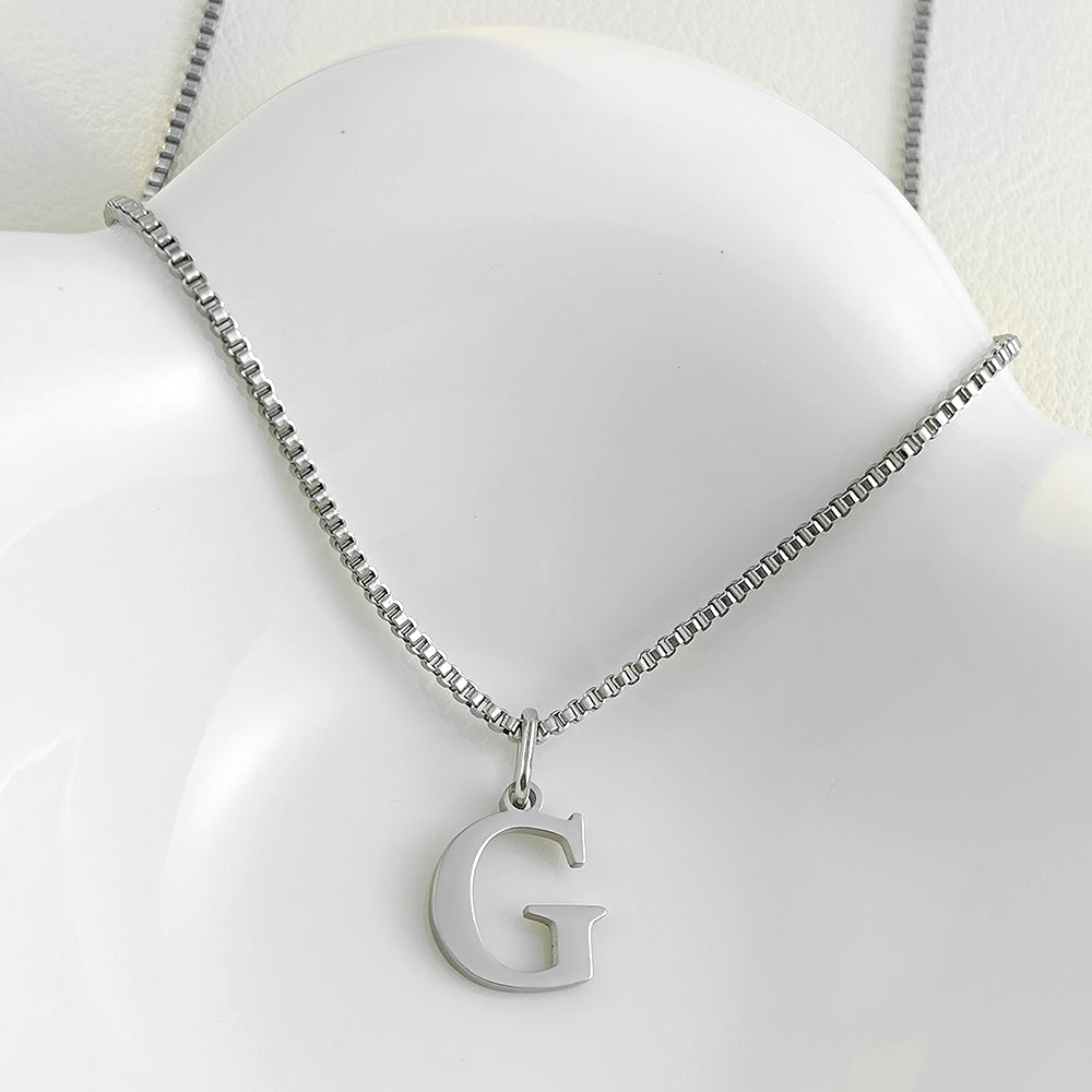 Colar Inicial Minimalista Ivonea