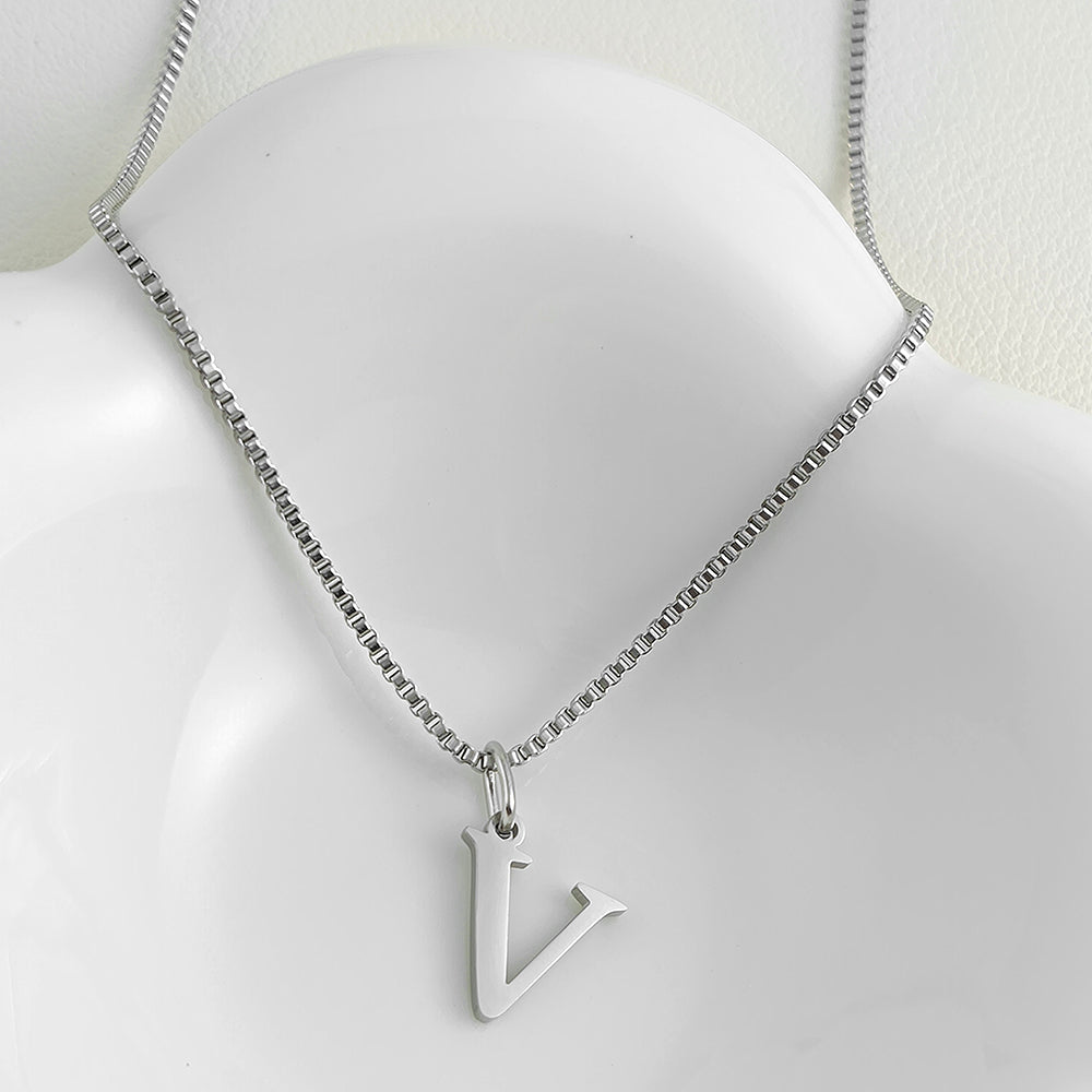 Colar Inicial Minimalista Ivonea