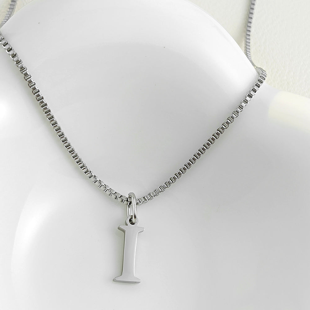 Colar Inicial Minimalista Ivonea