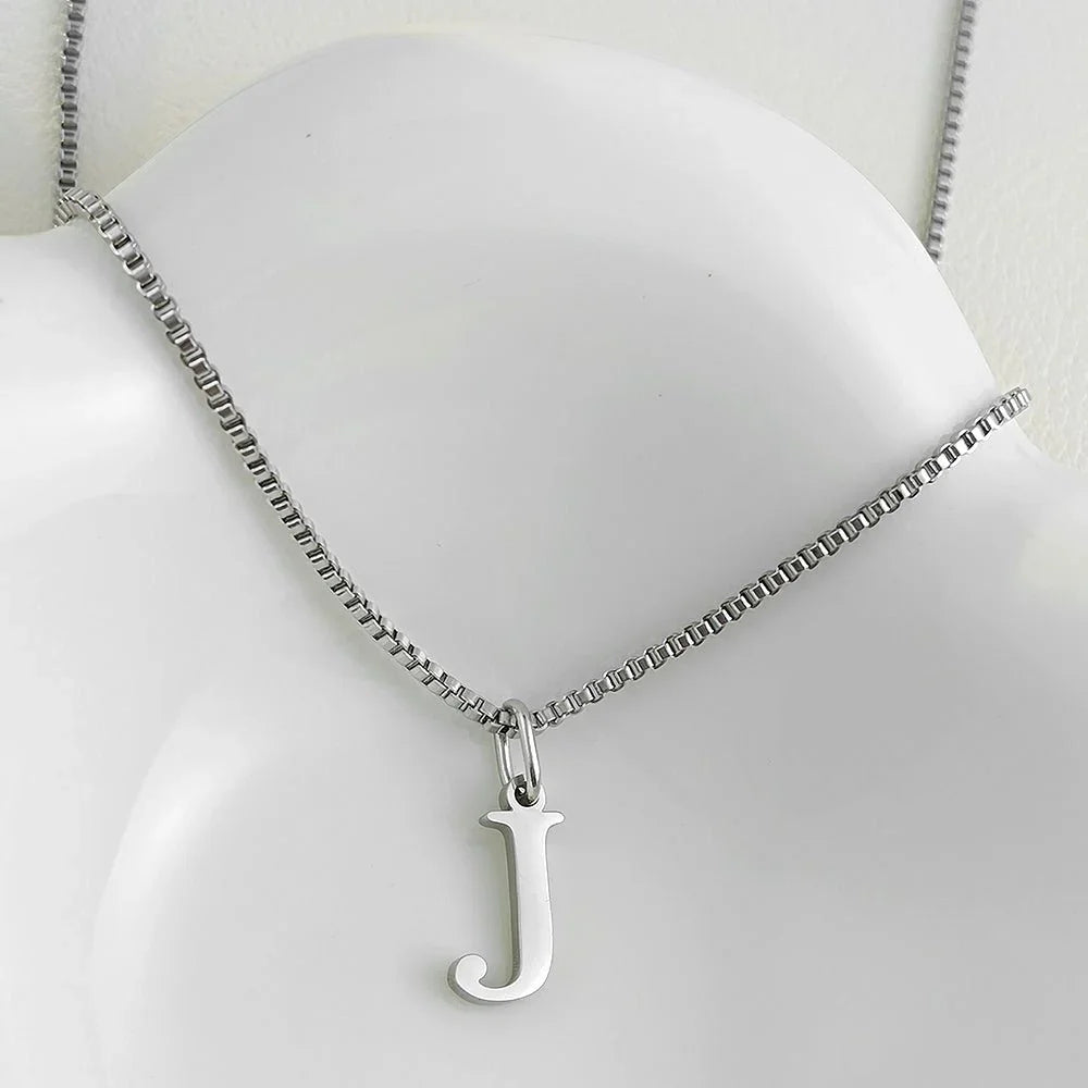 Colar Inicial Minimalista Ivonea - Auriella Joias