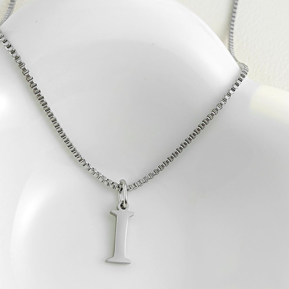 Colar Inicial Minimalista Ivonea - Auriella Joias