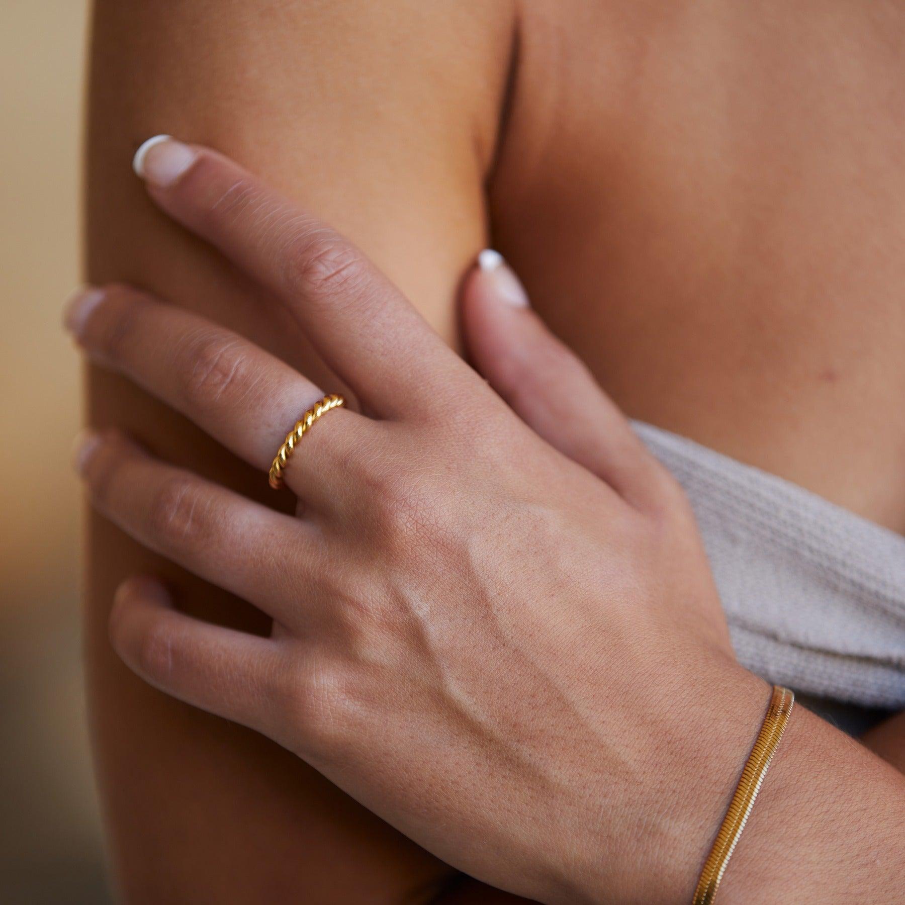 Anel Aparador Torcido Cira - Auriella Joias -  yqi9yt-qe.myshopify.com