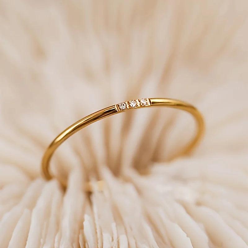Anel Pontinhos de Zircônia Minimalista Nya - Auriella Joias -  yqi9yt-qe.myshopify.com -  yqi9yt-qe.myshopify.com