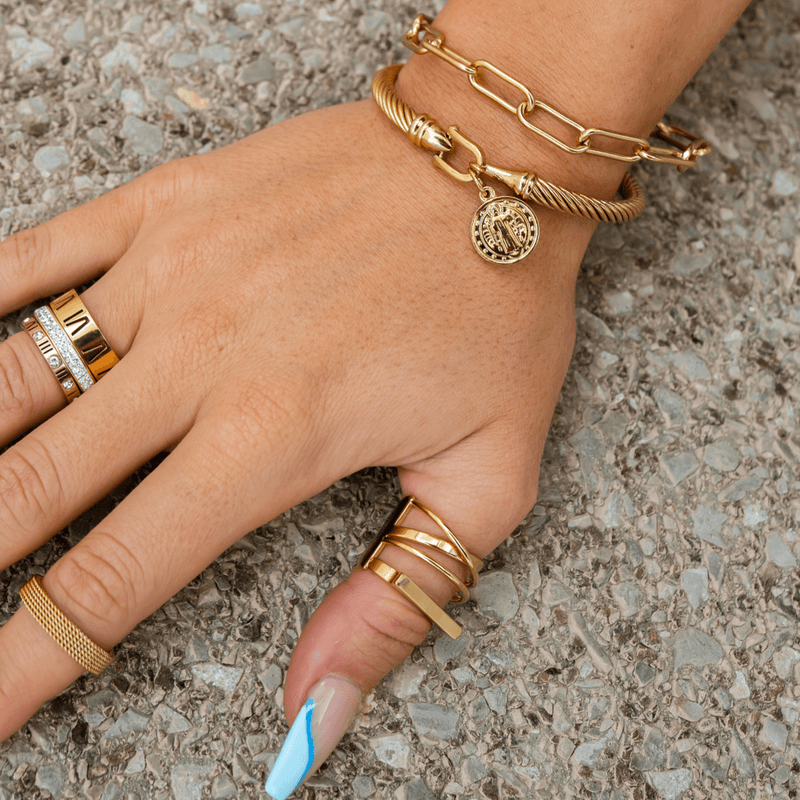 Bracelete com Pingente de São Bento Althéa - Auriella Joias -  yqi9yt-qe.myshopify.com