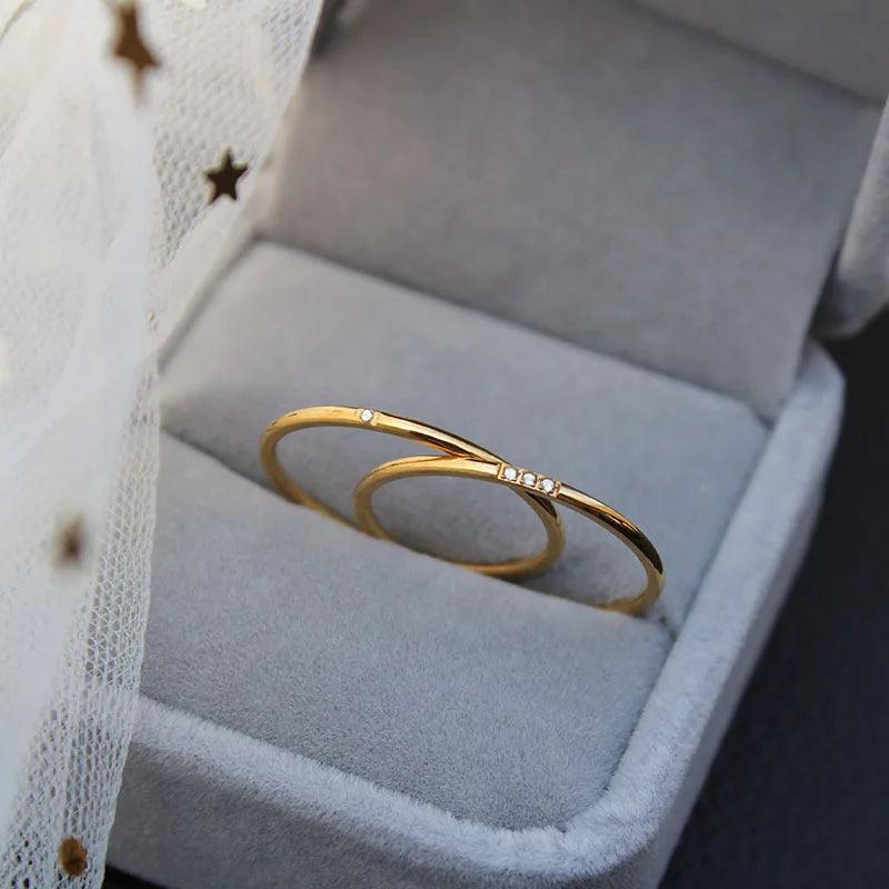 Anel Pontinhos de Zircônia Minimalista Nya - Auriella Joias